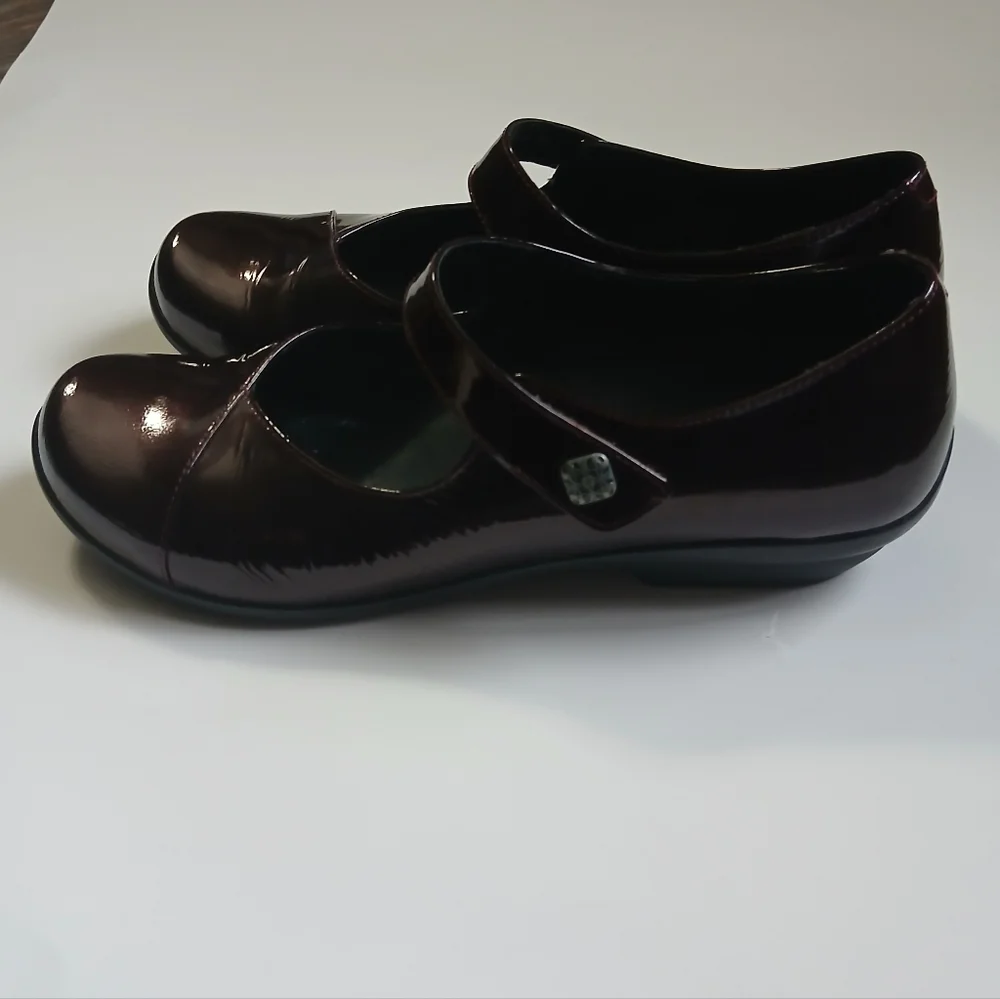 Dansko Women's Mary Jane Heels in Dark Burgundy Patent